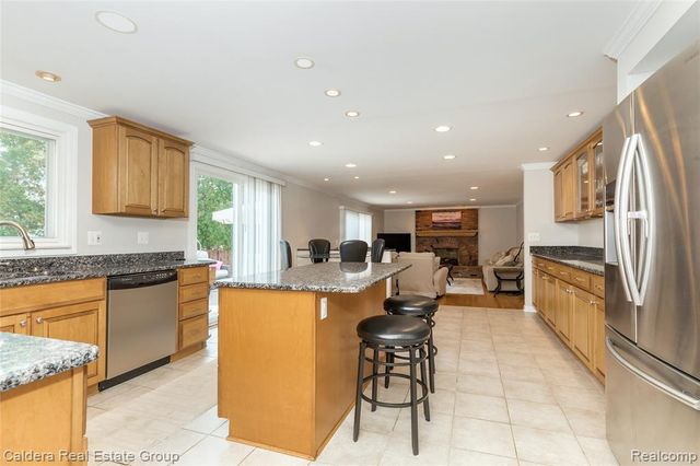 943 Huntsford Court, Troy, MI 48084