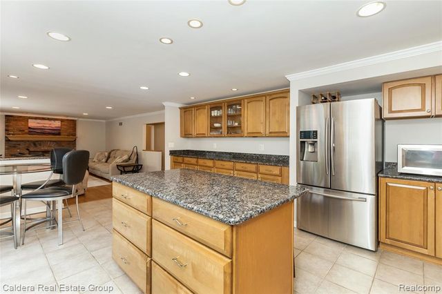943 Huntsford Court, Troy, MI 48084
