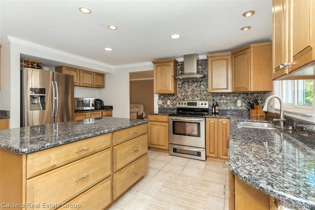 943 Huntsford Court, Troy, MI 48084