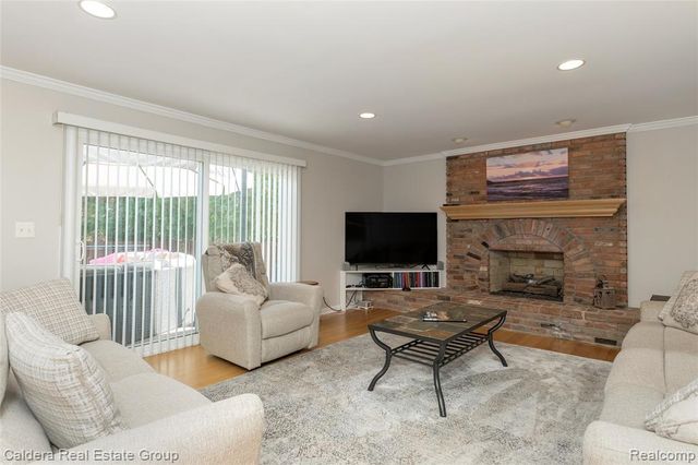 943 Huntsford Court, Troy, MI 48084