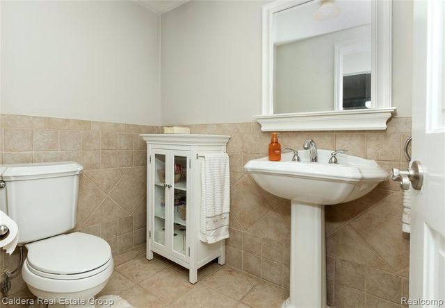 943 Huntsford Court, Troy, MI 48084