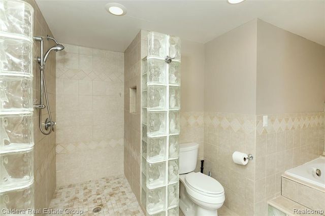 943 Huntsford Court, Troy, MI 48084