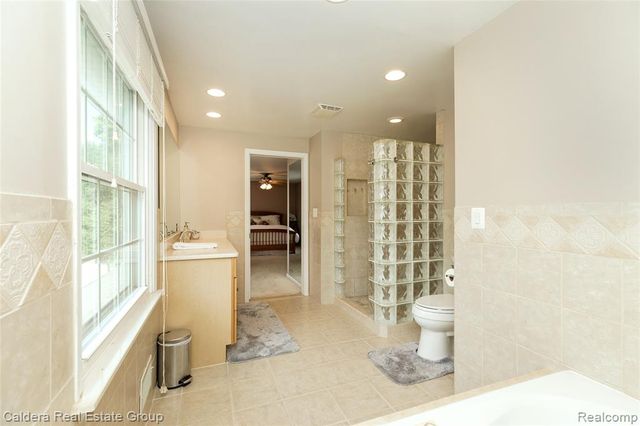 943 Huntsford Court, Troy, MI 48084