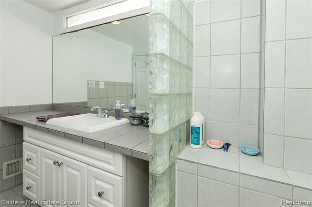 943 Huntsford Court, Troy, MI 48084