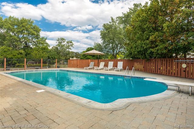 943 Huntsford Court, Troy, MI 48084