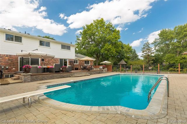 943 Huntsford Court, Troy, MI 48084