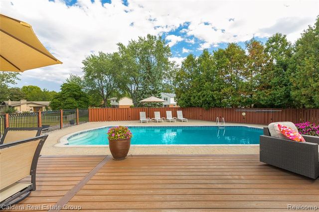 943 Huntsford Court, Troy, MI 48084