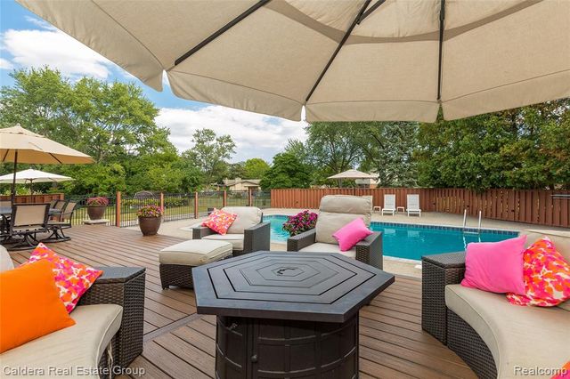 943 Huntsford Court, Troy, MI 48084