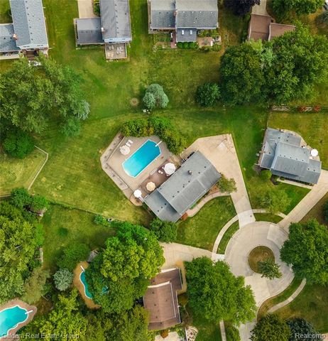 943 Huntsford Court, Troy, MI 48084