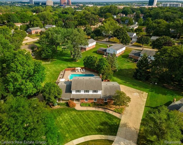 943 Huntsford Court, Troy, MI 48084