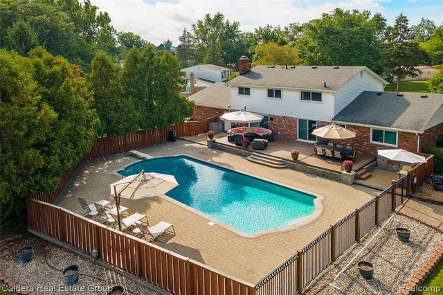 943 Huntsford Court, Troy, MI 48084