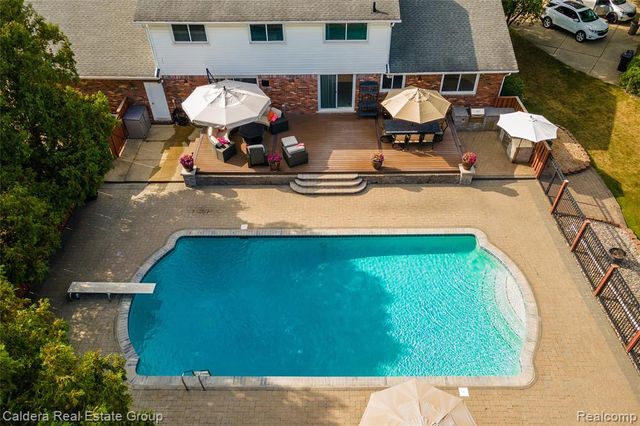 943 Huntsford Court, Troy, MI 48084