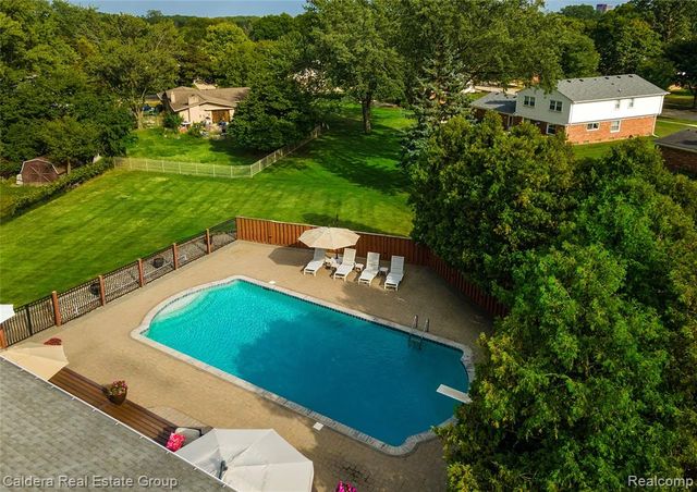 943 Huntsford Court, Troy, MI 48084