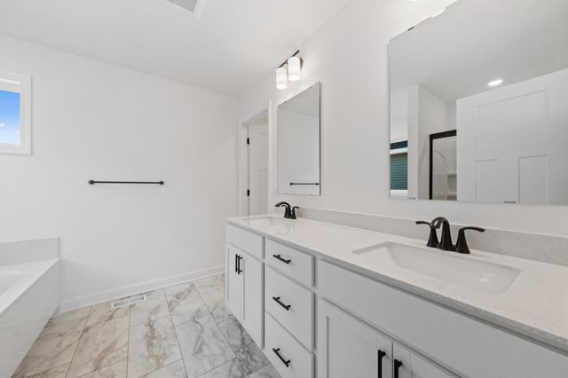 325 Ravencroft Road, Waconia, MN 55387