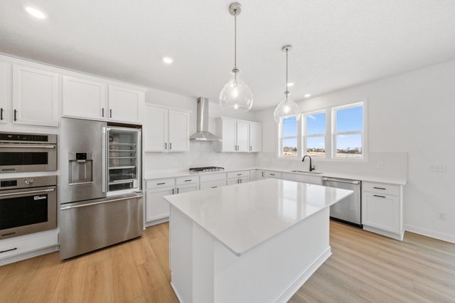 325 Ravencroft Road, Waconia, MN 55387