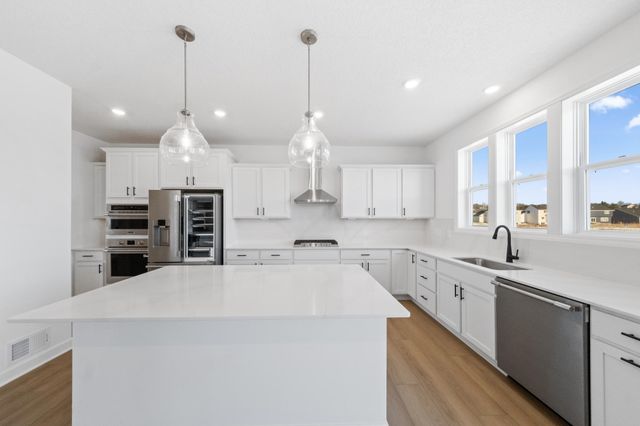 325 Ravencroft Road, Waconia, MN 55387