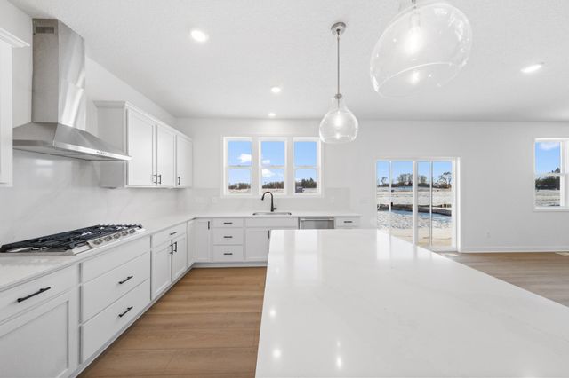 325 Ravencroft Road, Waconia, MN 55387