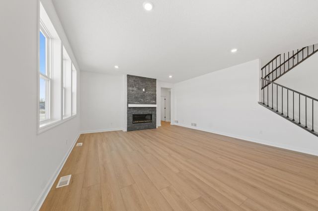 325 Ravencroft Road, Waconia, MN 55387