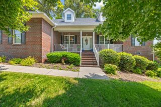 1323 Buckingham Pl, Cookeville, TN 38501