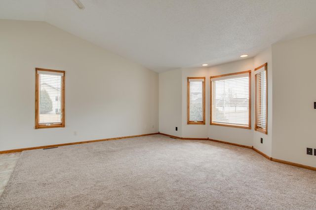 560 41st Avenue S, Moorhead, MN 56560