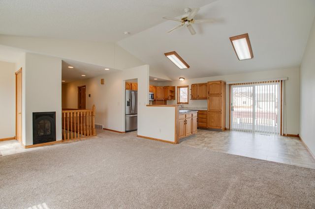 560 41st Avenue S, Moorhead, MN 56560