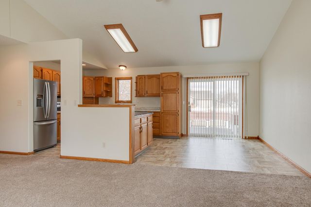 560 41st Avenue S, Moorhead, MN 56560