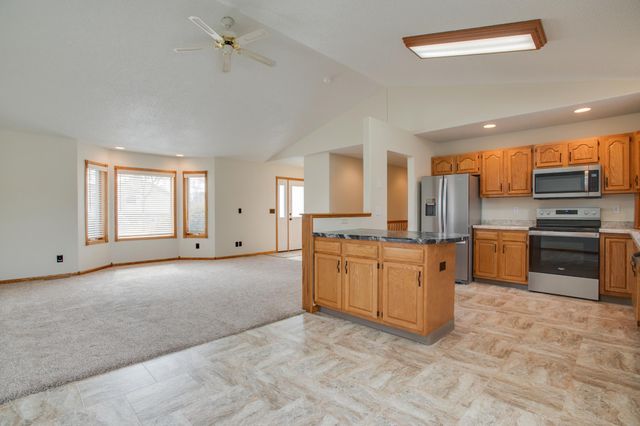 560 41st Avenue S, Moorhead, MN 56560