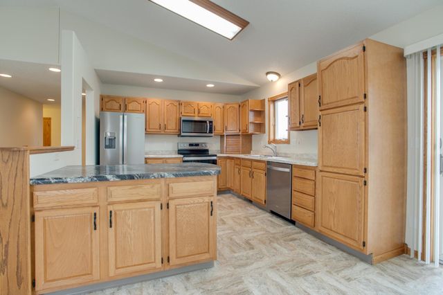 560 41st Avenue S, Moorhead, MN 56560