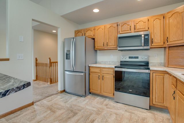 560 41st Avenue S, Moorhead, MN 56560