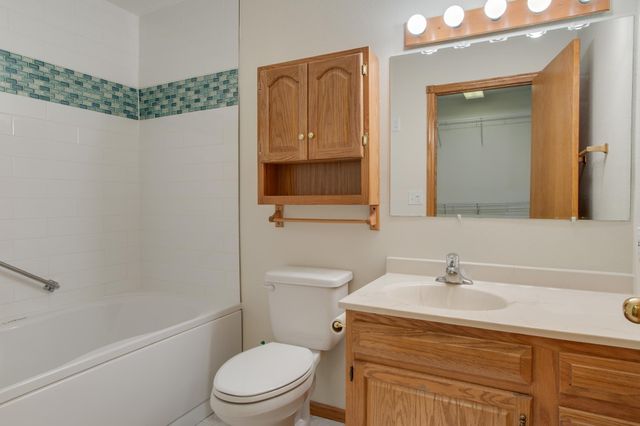 560 41st Avenue S, Moorhead, MN 56560