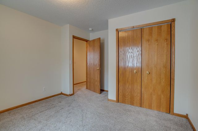 560 41st Avenue S, Moorhead, MN 56560