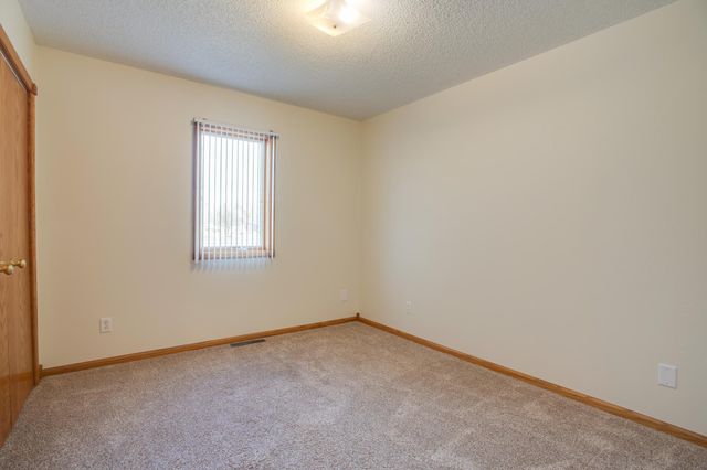 560 41st Avenue S, Moorhead, MN 56560