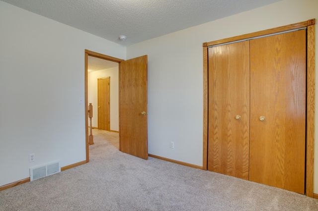 560 41st Avenue S, Moorhead, MN 56560