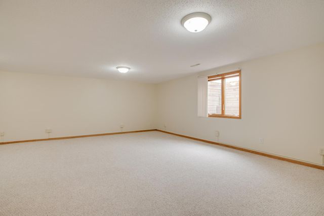 560 41st Avenue S, Moorhead, MN 56560