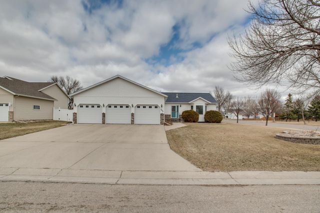 560 41st Avenue S, Moorhead, MN 56560