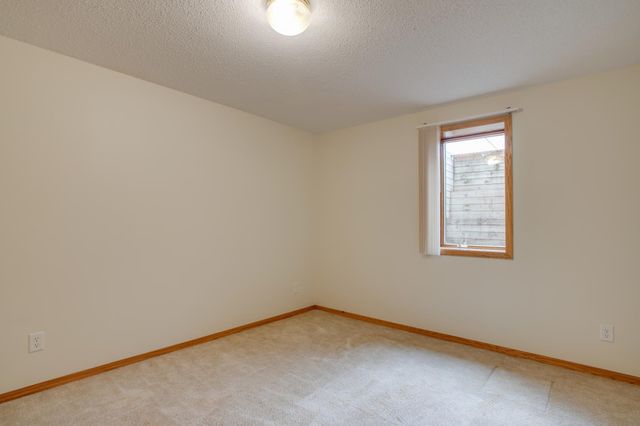 560 41st Avenue S, Moorhead, MN 56560