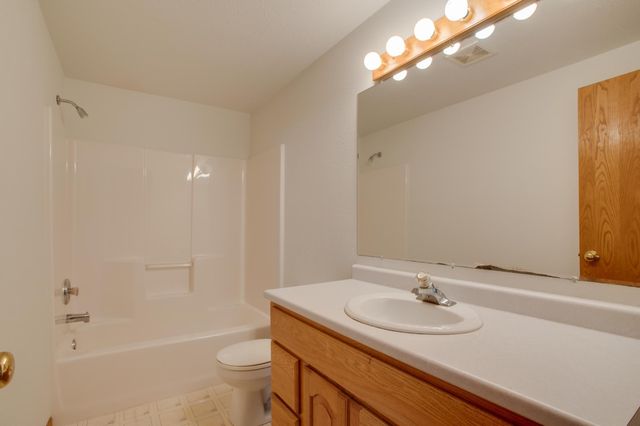 560 41st Avenue S, Moorhead, MN 56560