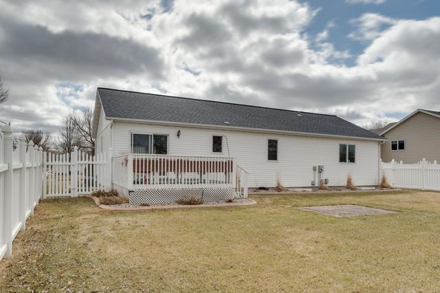 560 41st Avenue S, Moorhead, MN 56560