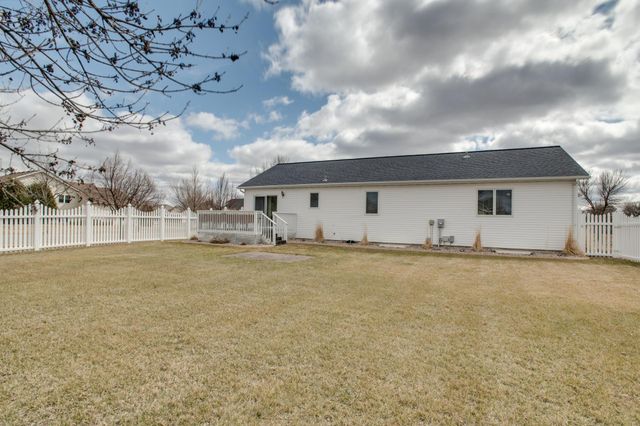 560 41st Avenue S, Moorhead, MN 56560