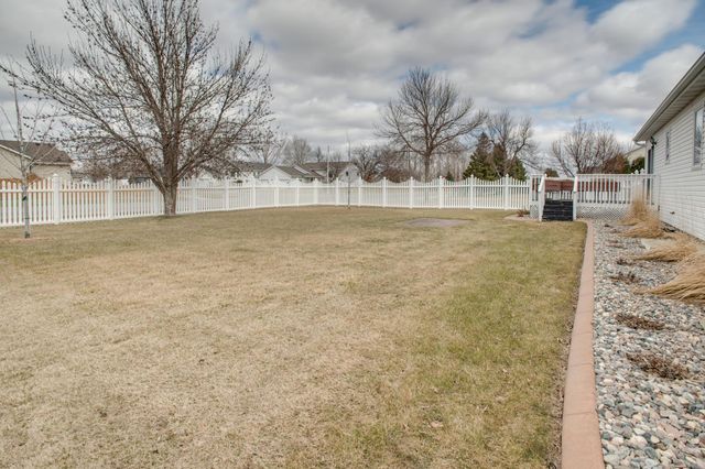 560 41st Avenue S, Moorhead, MN 56560