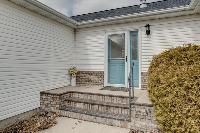 560 41st Avenue S, Moorhead, MN 56560