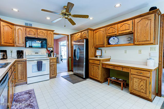 9804 Colonnades Pl, Jeffersontown, KY 40299