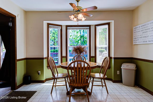 9804 Colonnades Pl, Jeffersontown, KY 40299