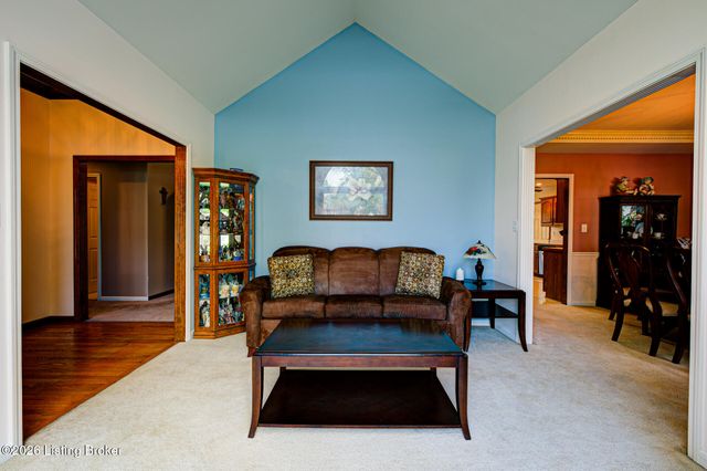 9804 Colonnades Pl, Jeffersontown, KY 40299