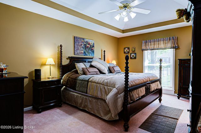 9804 Colonnades Pl, Jeffersontown, KY 40299