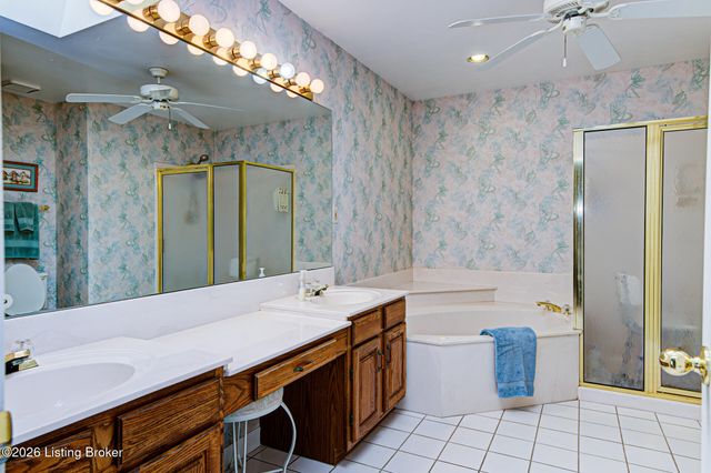 9804 Colonnades Pl, Jeffersontown, KY 40299