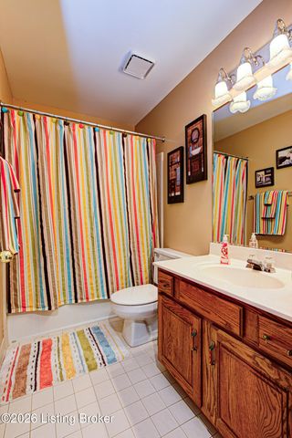 9804 Colonnades Pl, Jeffersontown, KY 40299