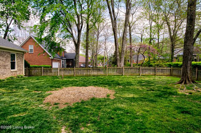 9804 Colonnades Pl, Jeffersontown, KY 40299