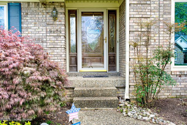 9804 Colonnades Pl, Jeffersontown, KY 40299