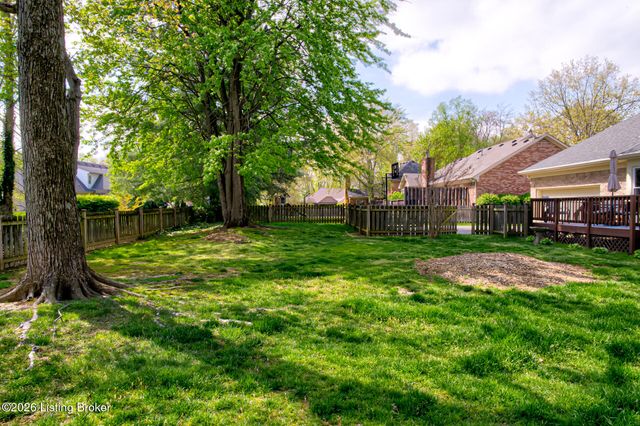 9804 Colonnades Pl, Jeffersontown, KY 40299